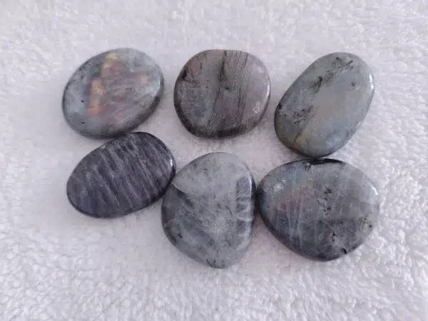 Labradorite Violette - AA - Galet – Image 2